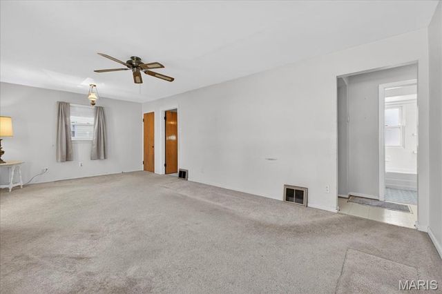 190 Saint Baptista Lane, Florissant, MO 63031