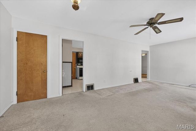 190 Saint Baptista Lane, Florissant, MO 63031