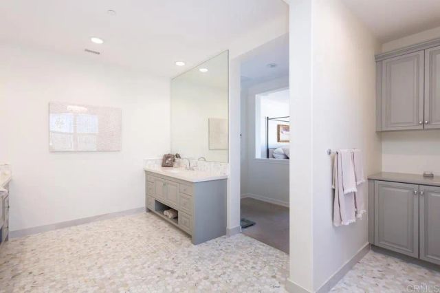 1010 Scarlet Way, Encinitas, CA 92024