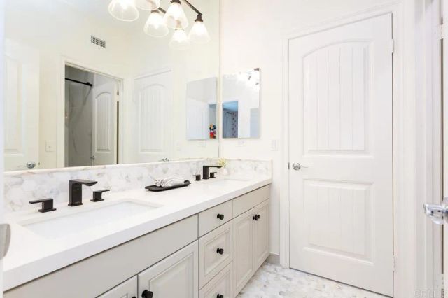 1010 Scarlet Way, Encinitas, CA 92024