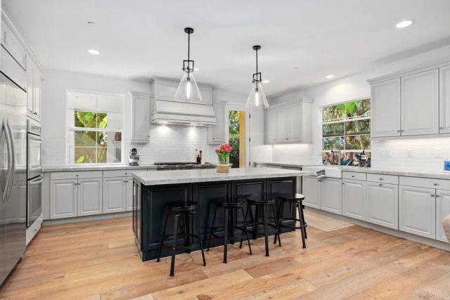 1010 Scarlet Way, Encinitas, CA 92024