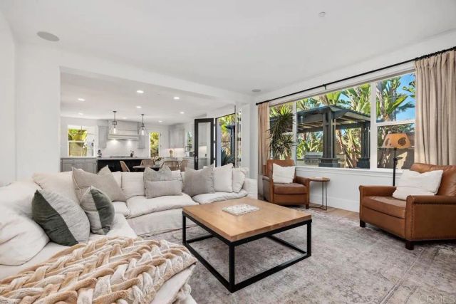 1010 Scarlet Way, Encinitas, CA 92024