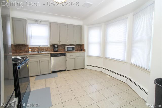 20998 Westhaven Avenue, Southfield, MI 48075
