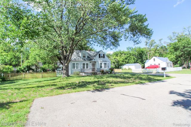 20998 Westhaven Avenue, Southfield, MI 48075