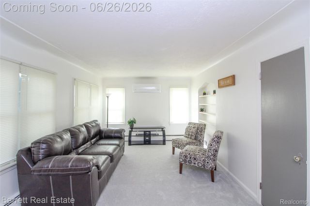 20998 Westhaven Avenue, Southfield, MI 48075