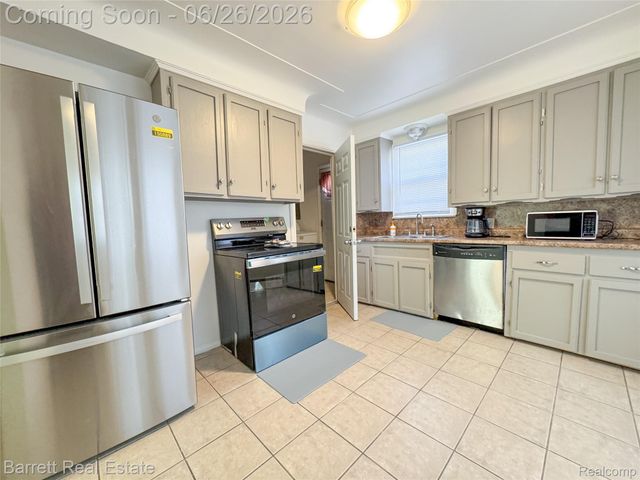 20998 Westhaven Avenue, Southfield, MI 48075