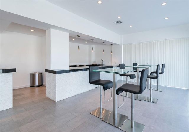 2841 N Ocean Boulevard 802, Fort Lauderdale, FL 33308