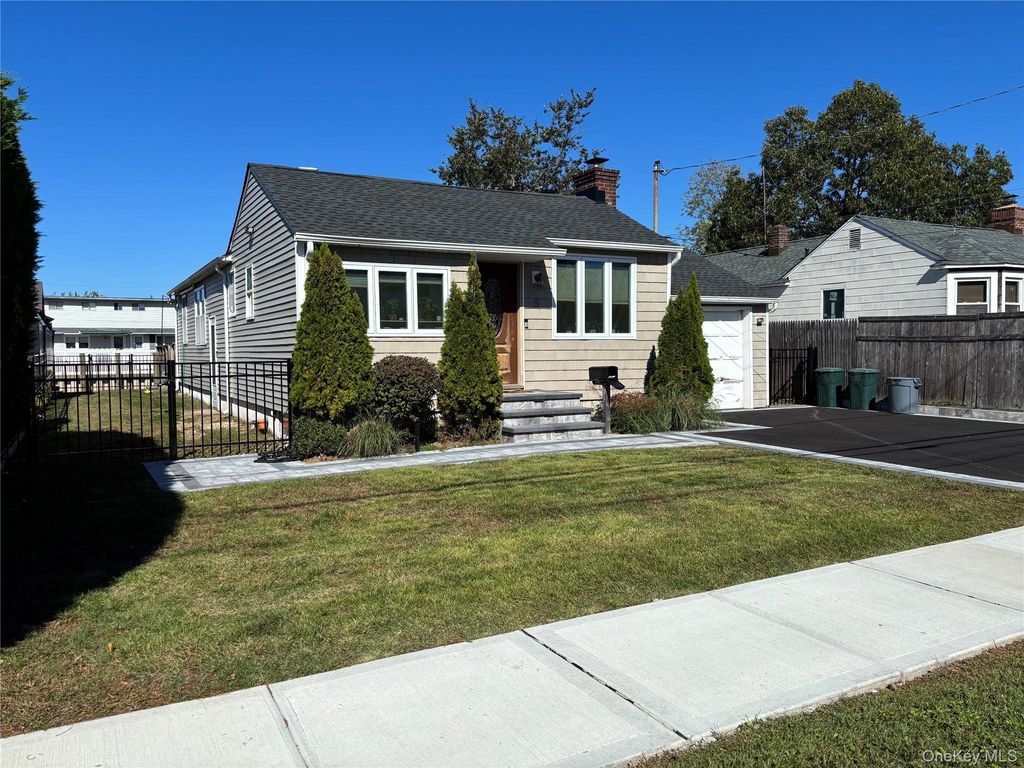 5 Barry Road, Amity Harbor, NY 11701 — exterior