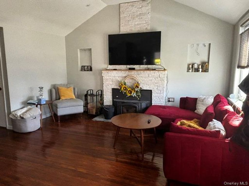 5 Barry Road, Amity Harbor, NY 11701 — photo 2