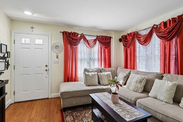 24 Harris St A, Peabody, MA 01960