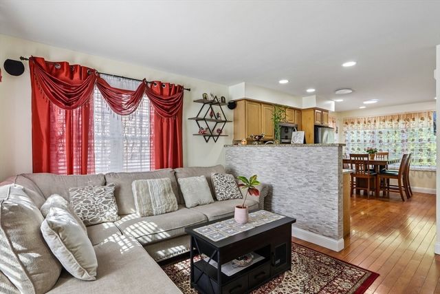 24 Harris St A, Peabody, MA 01960