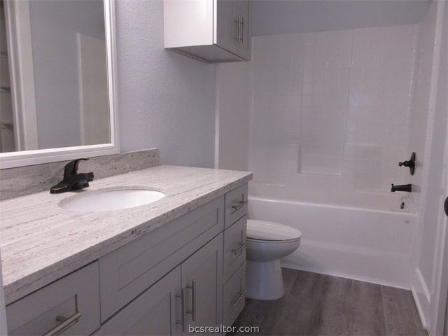 2102 Crescent Pointe Parkway, College Station, TX 77845