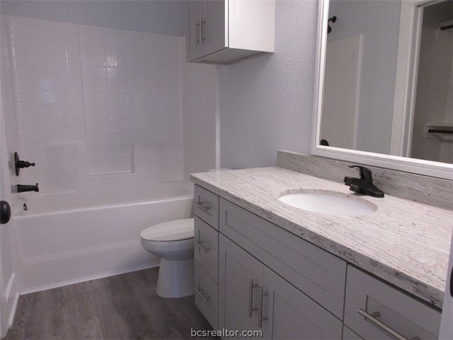 2102 Crescent Pointe Parkway, College Station, TX 77845