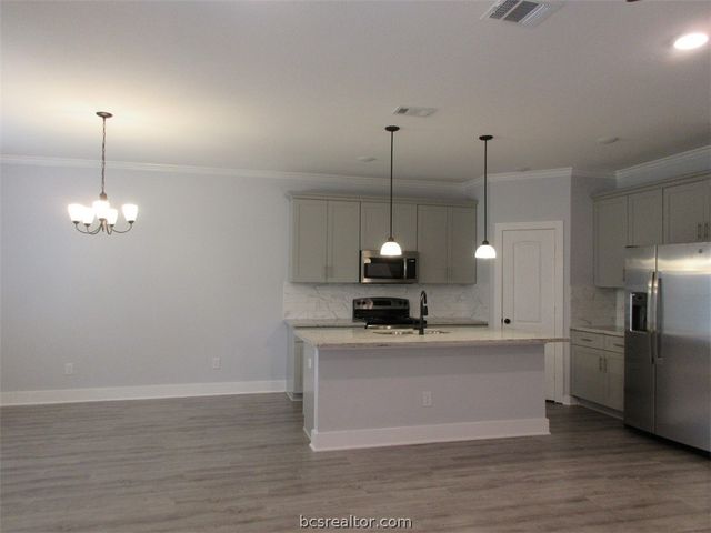 2102 Crescent Pointe Parkway, College Station, TX 77845