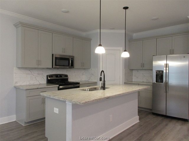 2102 Crescent Pointe Parkway, College Station, TX 77845