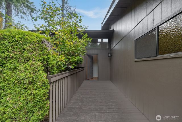 104 168th Avenue NE, Bellevue, WA 98008