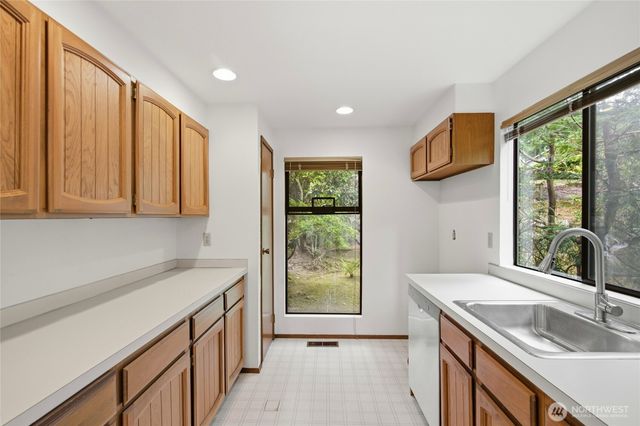 104 168th Avenue NE, Bellevue, WA 98008