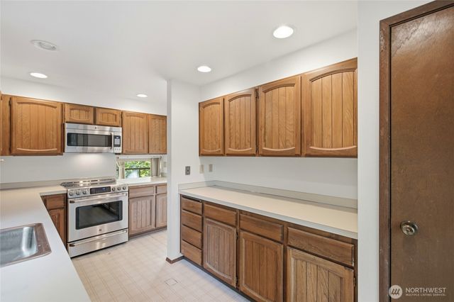 104 168th Avenue NE, Bellevue, WA 98008