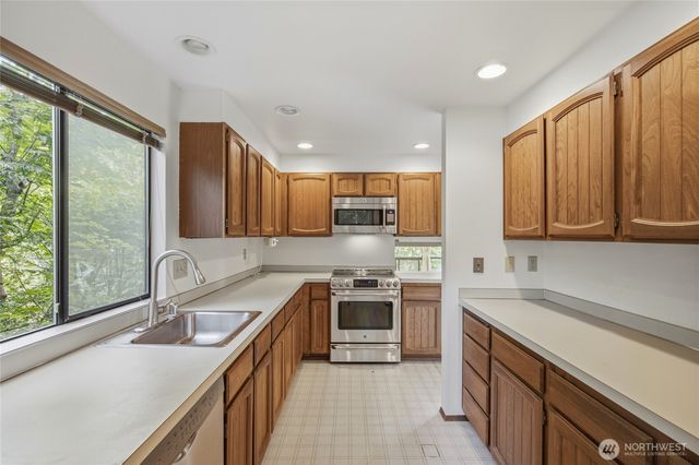 104 168th Avenue NE, Bellevue, WA 98008