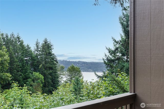 104 168th Avenue NE, Bellevue, WA 98008
