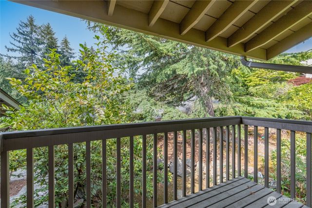 104 168th Avenue NE, Bellevue, WA 98008