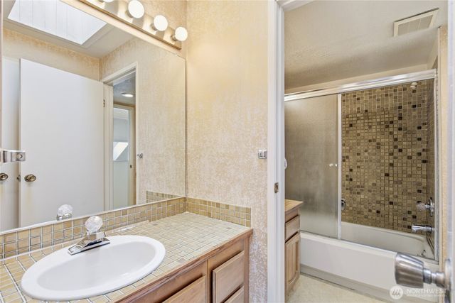 104 168th Avenue NE, Bellevue, WA 98008