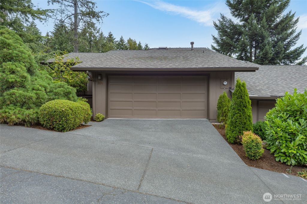 104 168th Avenue NE, Bellevue, WA 98008