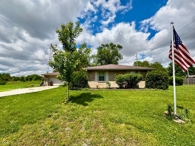 4860 Woodcrest Drive, Columbus, IN 47203