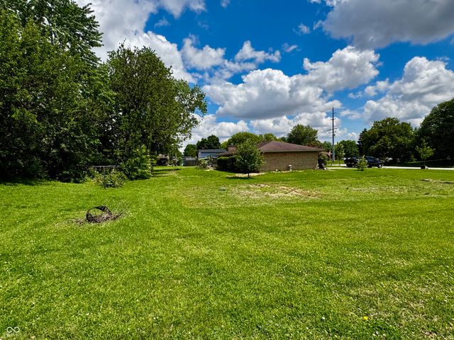 4860 Woodcrest Drive, Columbus, IN 47203