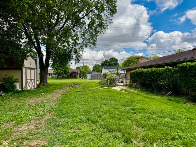 4860 Woodcrest Drive, Columbus, IN 47203