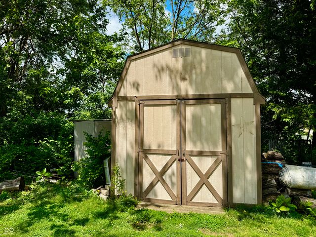 4860 Woodcrest Drive, Columbus, IN 47203