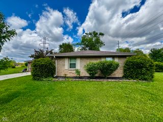 4860 Woodcrest Drive, Columbus, IN 47203