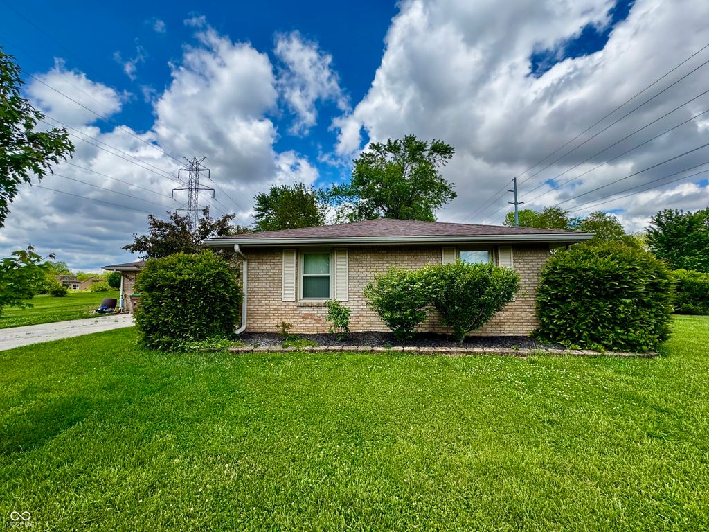 4860 Woodcrest Drive, Columbus, IN 47203