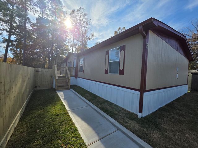 9 Ridgeway Drive, Conroe, TX 77303