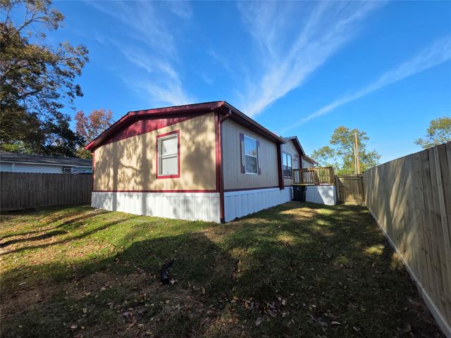 9 Ridgeway Drive, Conroe, TX 77303