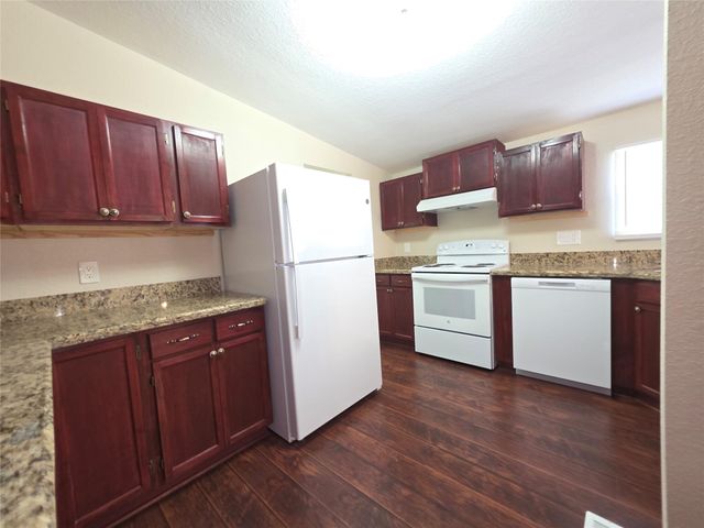 9 Ridgeway Drive, Conroe, TX 77303