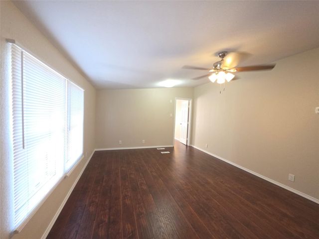 9 Ridgeway Drive, Conroe, TX 77303