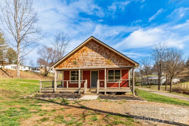 7 Ruff Road, Leicester, NC 28748