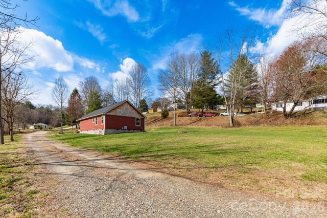 7 Ruff Road, Leicester, NC 28748