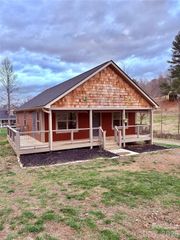 7 Ruff Road, Leicester, NC 28748