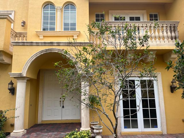 270 NE 69th Circle, Boca Raton, FL 33487