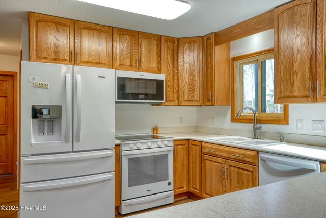 106 River Bend Drive, Burgaw, NC 28425