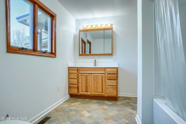106 River Bend Drive, Burgaw, NC 28425