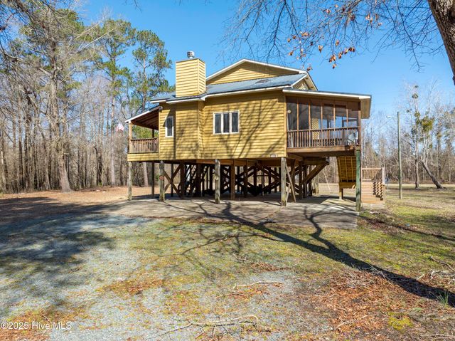 106 River Bend Drive, Burgaw, NC 28425