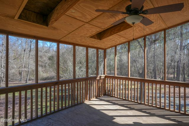 106 River Bend Drive, Burgaw, NC 28425
