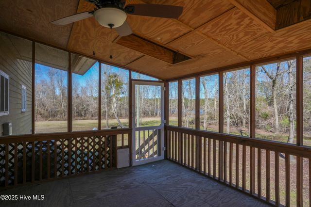 106 River Bend Drive, Burgaw, NC 28425