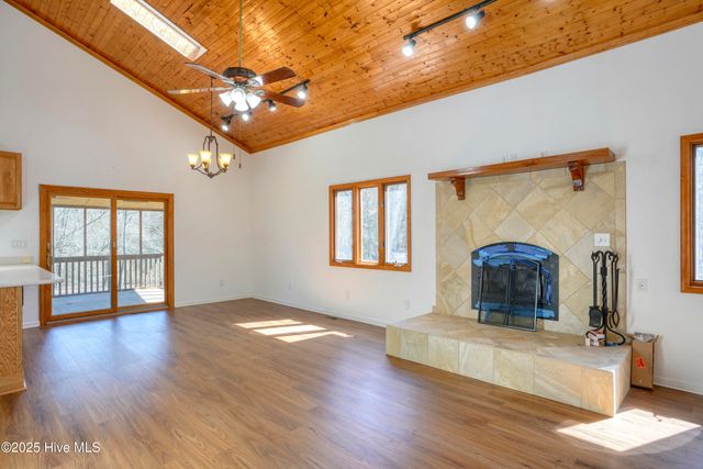 106 River Bend Drive, Burgaw, NC 28425