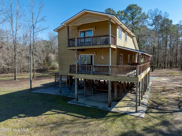 106 River Bend Drive, Burgaw, NC 28425