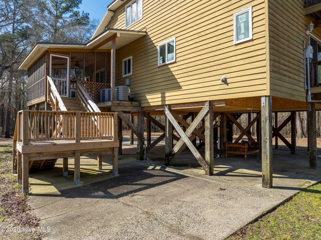 106 River Bend Drive, Burgaw, NC 28425