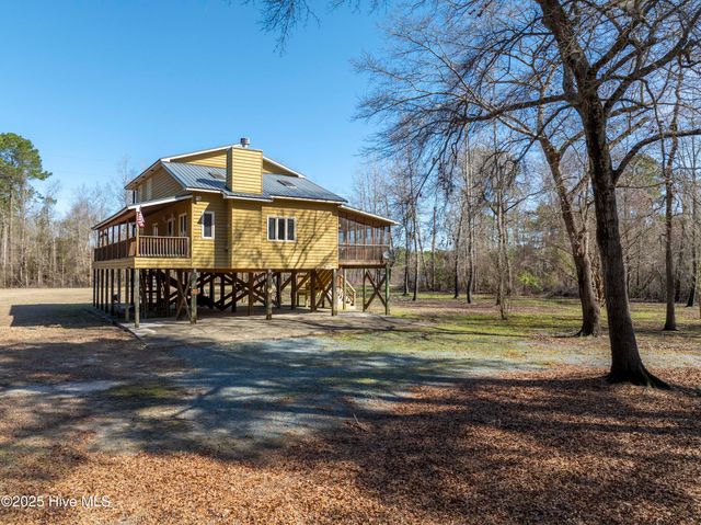 106 River Bend Drive, Burgaw, NC 28425